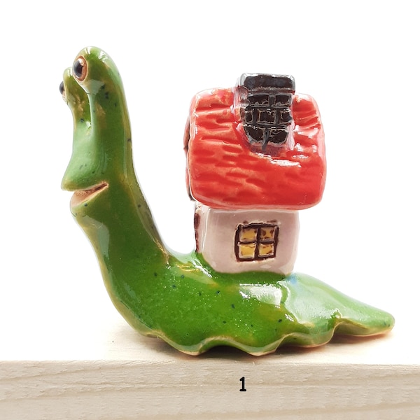 Escargot en céramique avec maison | Formé et peint à la main | Différentes couleurs | Sculpture en céramique | Figurine décorative | Figurine en céramique