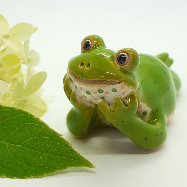 Ceramic frog | Hand-formed and hand-painted | Ceramic sculpture | Decorative figurine | Ceramic figurine | Frog lover gift