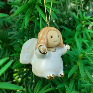 Tiny and cute ceramic angel to hang | Gilded elements | Handmade | Miniature | Different colors/designs | Nature scene | extra gift!
