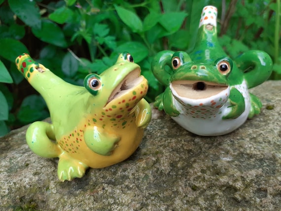 ？？パイプをくわえた？？　陶器の可愛いカエルのオブジェ　80年代のハワイ製 パイプをくわえた？？ 陶器の可愛いカエルのオブジェ 80年代の