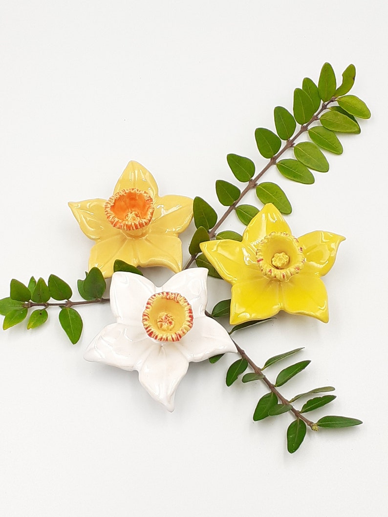 Decorative lying daffodils (1 pc) | Ceramic daffodil flowers | Ceramic jonquil | Narcis | Hand work | Home decoration or for a loved one image 1