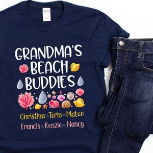 Camiseta de abuela/Bonito regalo personalizado para abuela/Compañeros de playa de la abuela/Regalo de abuela en la playa/Camiseta de conchas marinas
