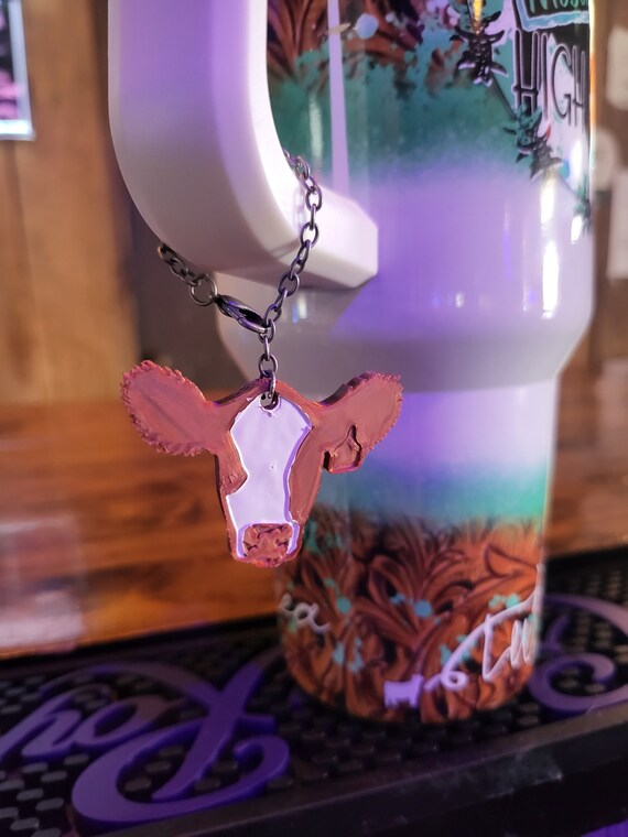 Tumbler charm, Baldy face show cattle, Red, Black, Heifer, steer, Hereford, Simmental, stock show, showing livestock, show mom, show dad
