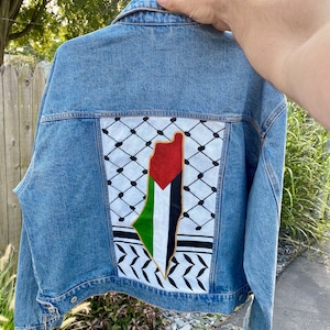 Chaqueta vaquera Palestina pintada a mano