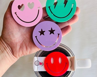 Smiley Face Stanley topper // Accesorios de placa de nombre personalizados // 30oz & 40oz topper // Placa de nombre Stanley // Regalo personalizado para niñas //