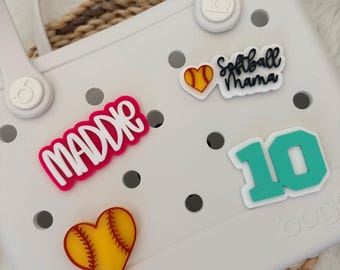 Etiqueta acrílica personalizada para bolsa de softbol / Amuleto deportivo para bolsa / Accesorio personalizado para bolso / Amuleto para la esposa del entrenador / Mamá de softbol