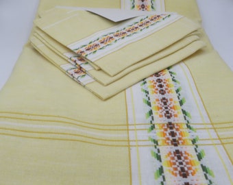 Vintage linnen tafelkleed met borduurrand + 4 servetten – ongebruikt – geel/crème