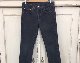 black distressed levis
