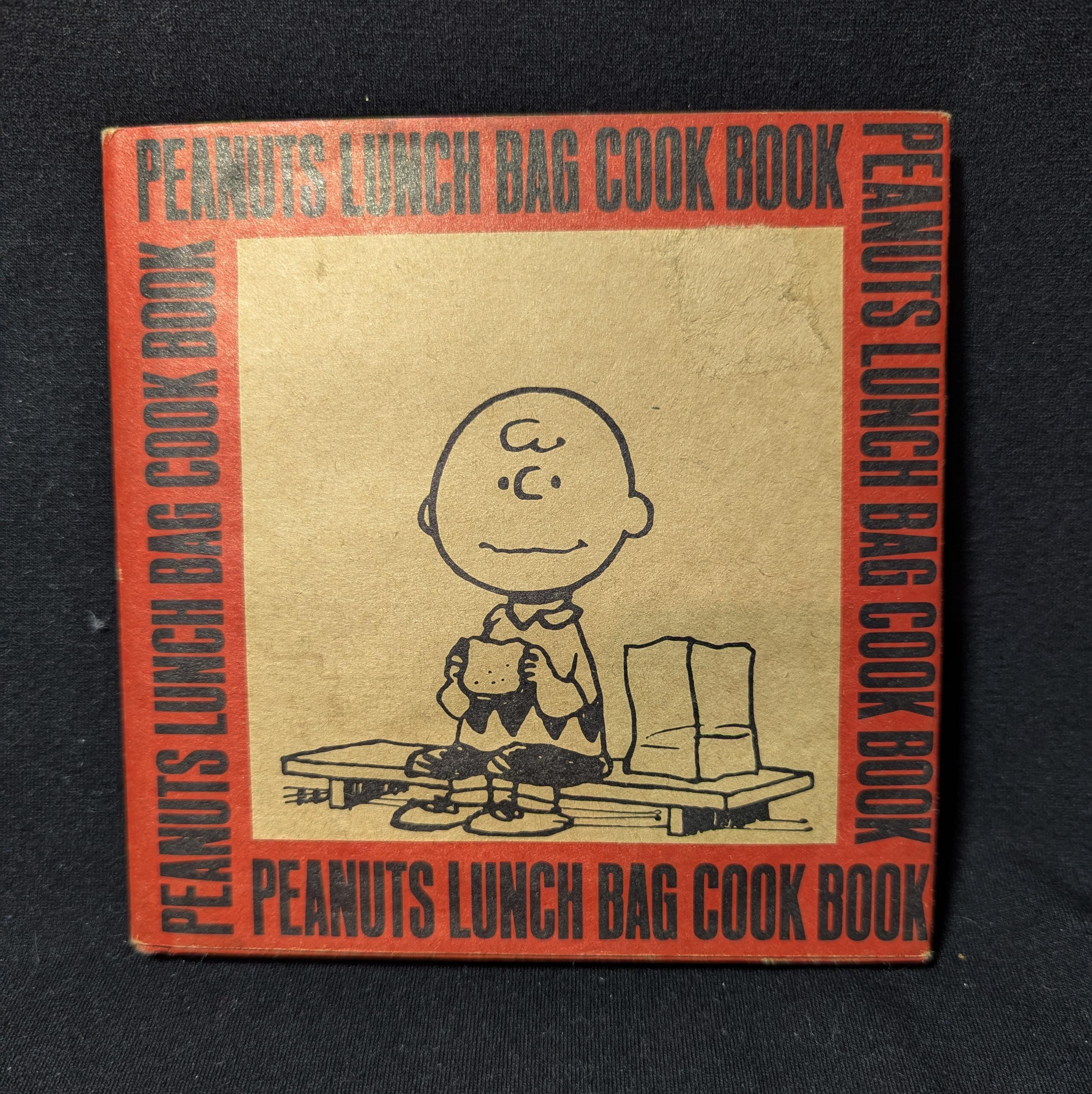 PEANUTS LUNCH BAG COOK BOOK 絵本 SNOOPY Peanuts Lunch Bag Cookbook: 50+ Packable Snacks, Sandwiches