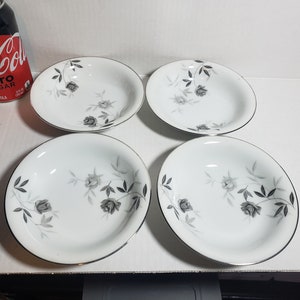 Ciotole da dessert Noritake Rosamor (set da 4): finiture platino, rose grigie