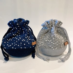 Snow pompon drawstring pouch bag