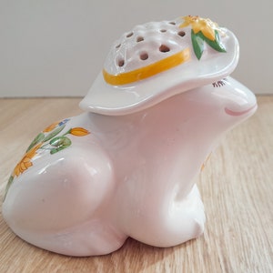 1980 Avon Winking Frog White Ceramic Pomander Potpourri Holder, Figurine