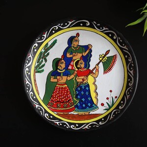 Piatto da parete dipinto a mano Jaipur Rajasthani, decorazione da parete artigianale del Rajasthan, 'Pittura Phad' indiana del Rajasthan, piatti da parete, arte da parete immagine 6