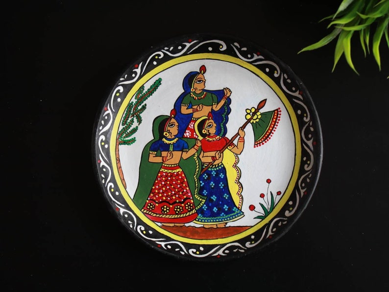 Piatto da parete dipinto a mano Jaipur Rajasthani, decorazione da parete artigianale del Rajasthan, 'Pittura Phad' indiana del Rajasthan, piatti da parete, arte da parete immagine 6