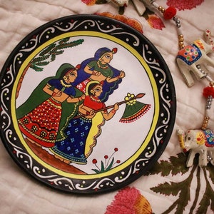 Piatto da parete dipinto a mano Jaipur Rajasthani, decorazione da parete artigianale del Rajasthan, 'Pittura Phad' indiana del Rajasthan, piatti da parete, arte da parete immagine 3