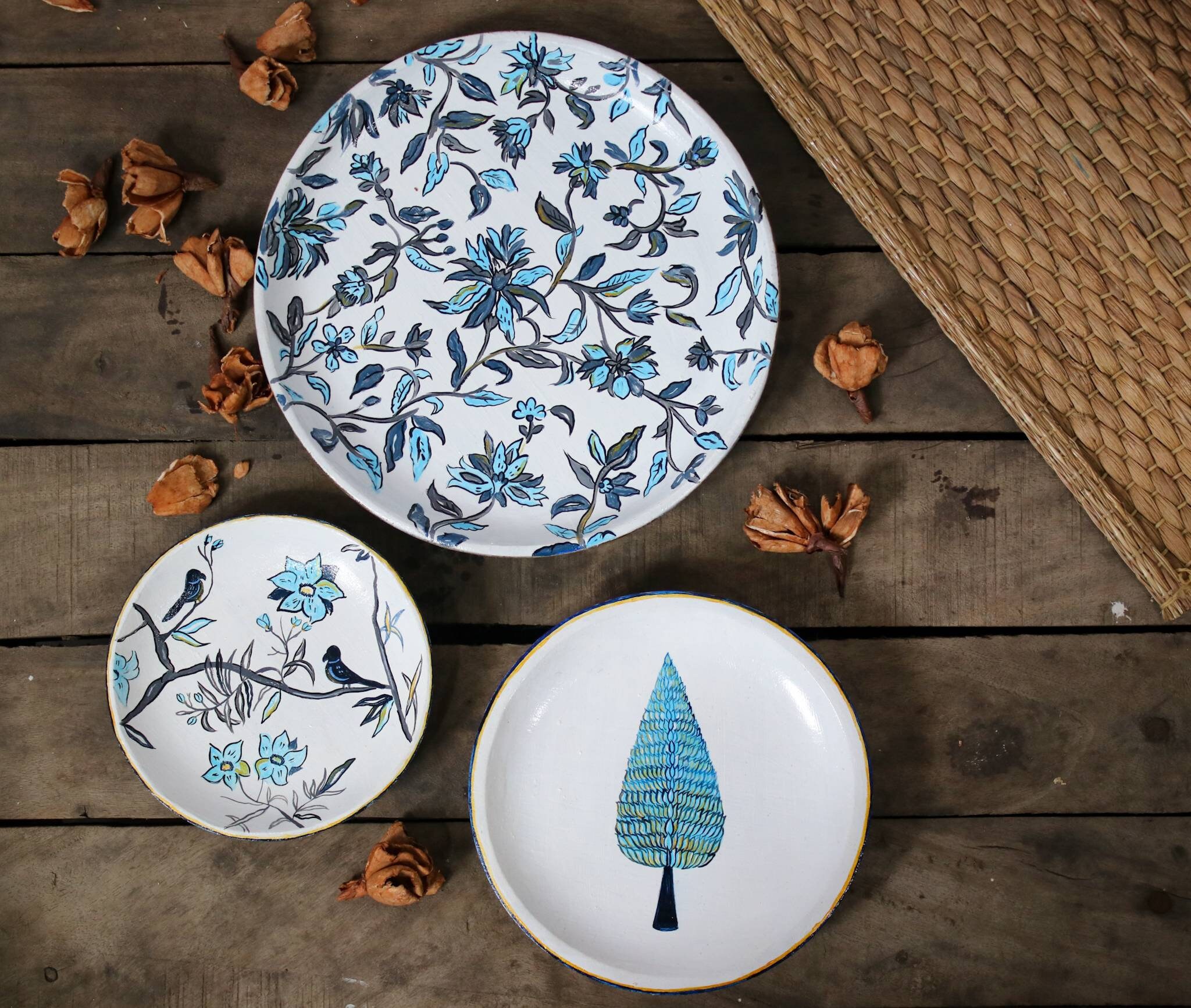 MÄSER Iberico Blue - Set 4 Piatti Rotondi In Gres 32cm, Stile Moresco Bianco E Blu - Piatto Pizza/Portata