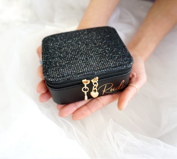 Portagioie Da Viaggio In Pelle PU Con Specchio - 9.9x9.9x5.1cm, 7 Scomparti E Ganci Collana - Regalo Personalizzato Per Donna - 2