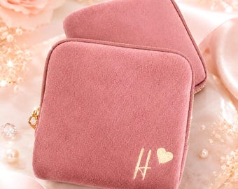 Bolsa de terciopelo para joyas con múltiples compartimentos. Pequeños accesorios organizados y protegidos para viajes, regalos o uso diario.