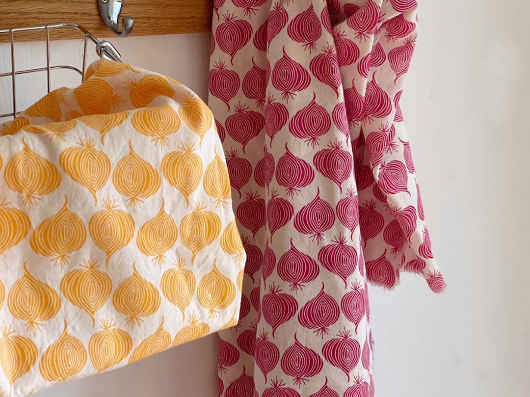 Spring Onions Textiles Onions | Washed Cotton by the Yard, Made in Korea, Onion Printed Cotton ...