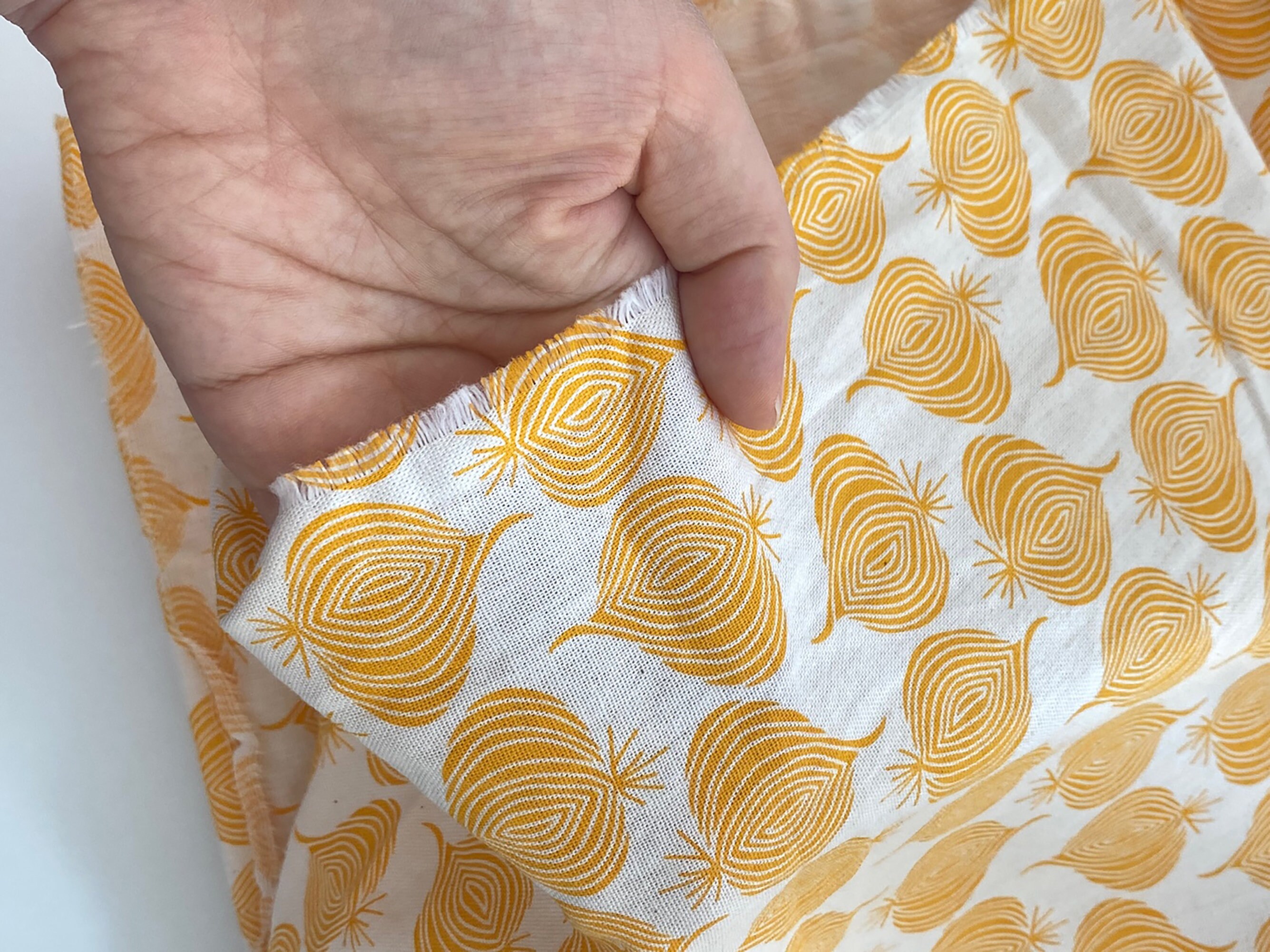 Spring Onions Textiles Onions | Washed Cotton by the Yard, Made in Korea, Onion Printed Cotton ...