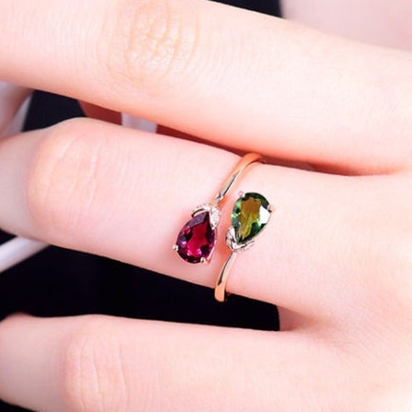 Anello Regolabile Placcato Oro Rosa con Pietre Verdi e Rosse