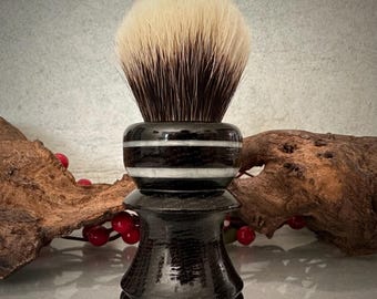 ライトブライアーと化石オークのシェービングブラシ。26mmのノットは