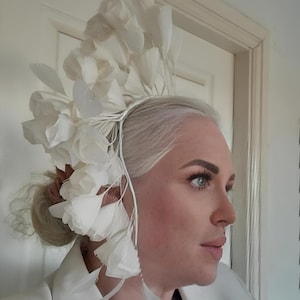 Tall Ivory Feather Fascinator – Bridal Headband, Elegant Wedding Hat