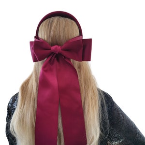 Burgund Weinrot Satin Zurück Bow Haarband Fascinator, auf einem gepolsterten Samt Haarreif, optional mit Endstücken Bild 3