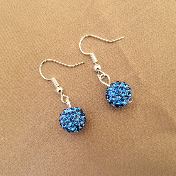 Boucles d'oreilles pendantes pendantes avec strass, boule disco en cristal bleu ciel, perle shamballa à clip ou percée