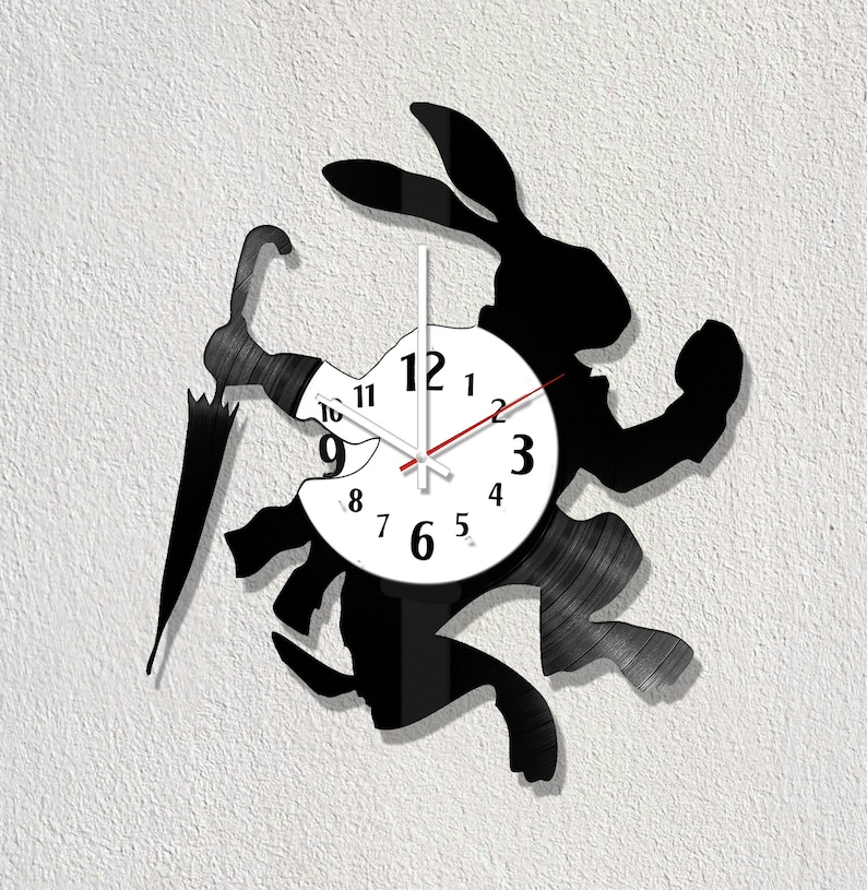 Купить алису без часов. Часы из Алисы в стране чудес. Часы винил кролик. Часы из пластинки кролик. Алиса в стране чудес трафарет часы.