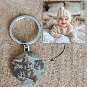 Personalized photo keychain, engraving of personal photos on a stainless steel pendant in gold, silver & rose gold