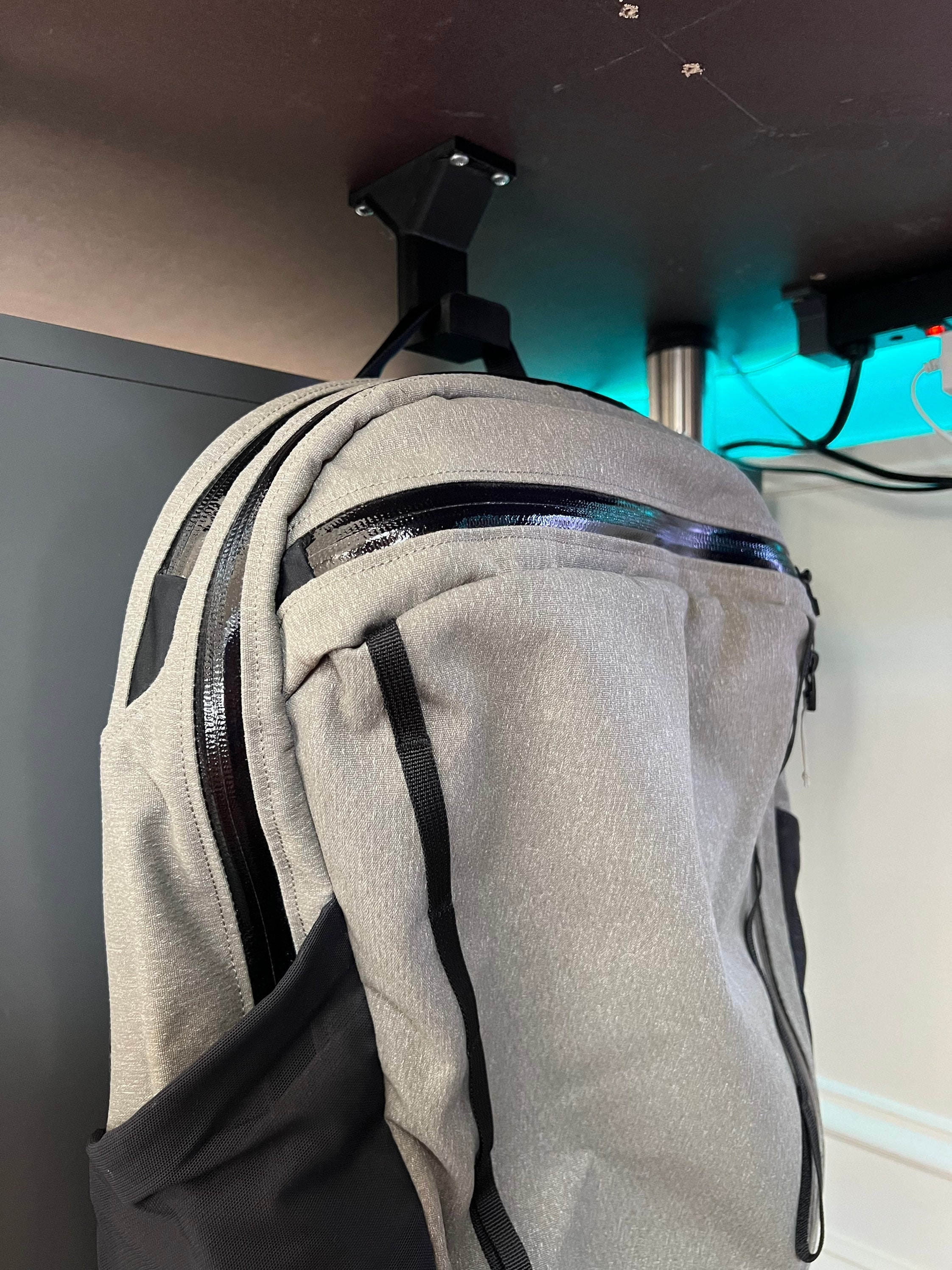 Operitacx Tisch-Rucksackhalter Schultaschen-Haken Geldbörsen-Aufhänger  Sofortige Schreibtischmontage Taschenhalter Unter Dem Schreibtisch