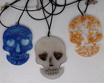 Juego de 3 collares de calaveras, calaveras de resina, collares