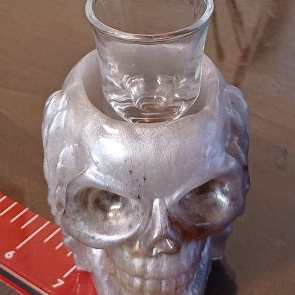 Skull Resin Shot Glass Holder - Gothic Drinkware Stand, Unique Biker Bar Decor, Macabre Halloween Whisky Accessory