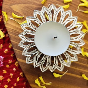 Verzauberte Sonnenblume Silber filigrane Diya - Handgefertigte Silber Pooja Diya - Komplizierte Tarakashi Arbeit - Festival Pooja Dekor - Diwali Geschenk