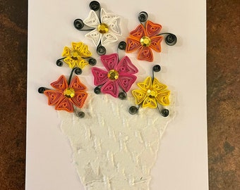 Quilled flower blank note card.  One 5x7 note card and envelope. Extra postage required to mail. Send a smile today!