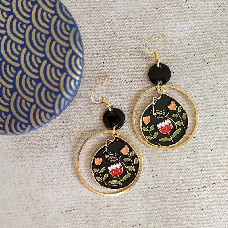 Red and black gold enamelled Japanese cat earrings on stainless steel circle