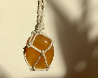 collier de macrame carnelien jaune, pendentif femme, cristal de guérison, cadeau pour elle, collier en cristal, méditation