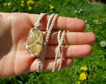 Citrine macrame necklace, healing crystal, gift for her, crystal necklace, meditation, solar plexus, chakra jewellery