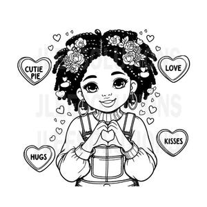 Può includere: Illustrazione in bianco e nero di una ragazza con i capelli ricci che indossa una salopette e fa un cuore con le mani. È circondata da cuori e cuori di caramelle con le parole "Cutie Pie", "Love", "Hugs" e "Kisses" su di essi.