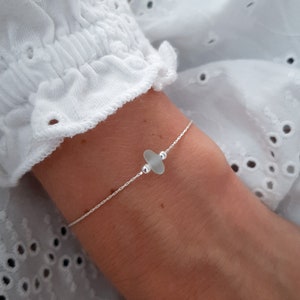 Delicada pulsera de cuentas de vidrio marino en plata esterlina / Pulsera delicada / Pulsera de vidrio marino Aqua / Pulsera de plata simple / Joyas de vidrio de playa