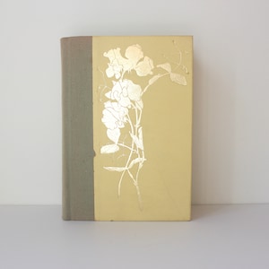 1966 Reader&#39;s Digest Complete Book of The Garden, Vintage Book, Gold Foil Sweet Peas, Linen Bound, Bookshelf Styling, Gift for Gardener