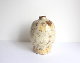 Mid Century Modern Signed Vintage Pottery Bud Vase, Yellow Brown Speckled MCM Stoneware Vase for Shelf Styling, Natural Colors, Handmade