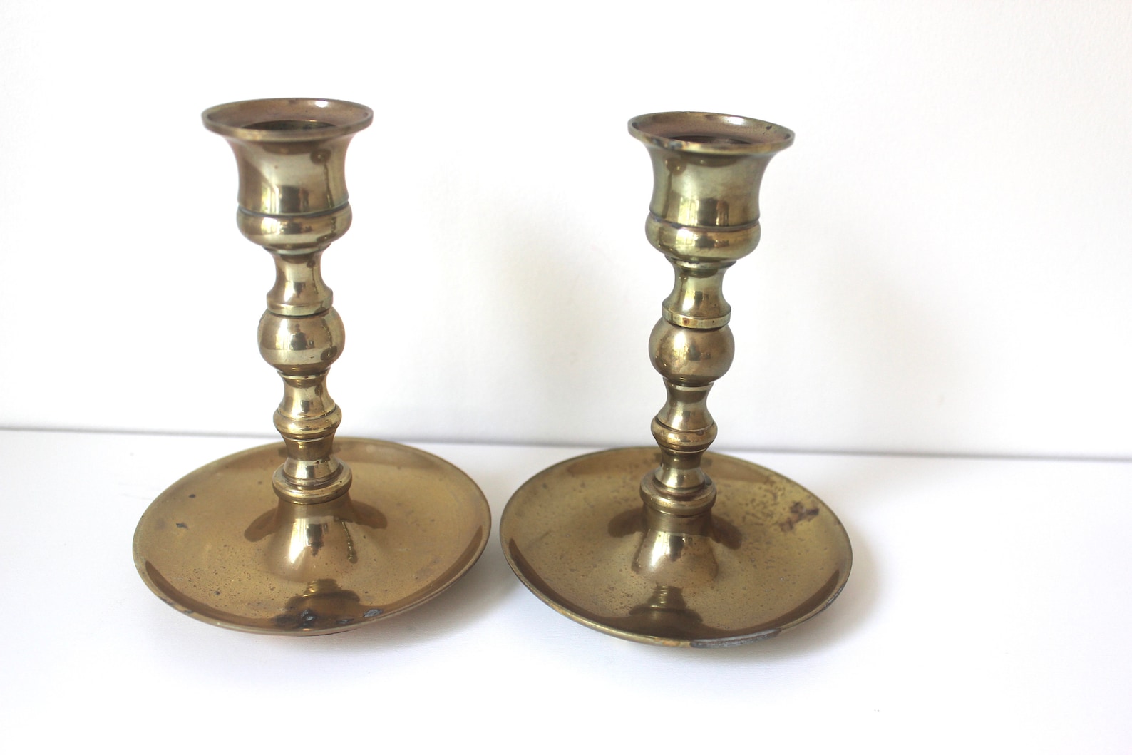 Set of Two Vintage Brass Candle Holders, Candle Sticks, Pair of Shiny Brass, Light Patina, 2 Medium Curvy Candlesticks, Retro Style