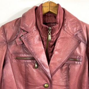 Danier vintage Red Distressed Leather Jacket Winter Fashion Coat, Taille 2XS Extra Small Distressing At Seems, Biker, Two Way Zipper Liner