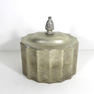 Vintage Silver Plated Oval Trinket Box Scalloped Edge, Engagement, Gift, Ring Jewelry, Jewellery Storage Red Velvet Lined Treasure