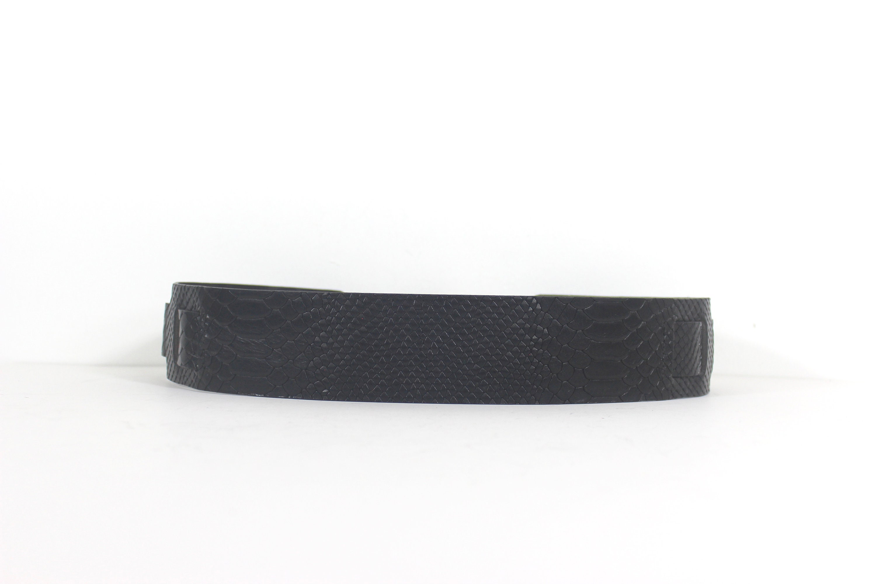 32”-36” Wide Black Lizard Print Embossed Leather Corset Belt  display picture 2