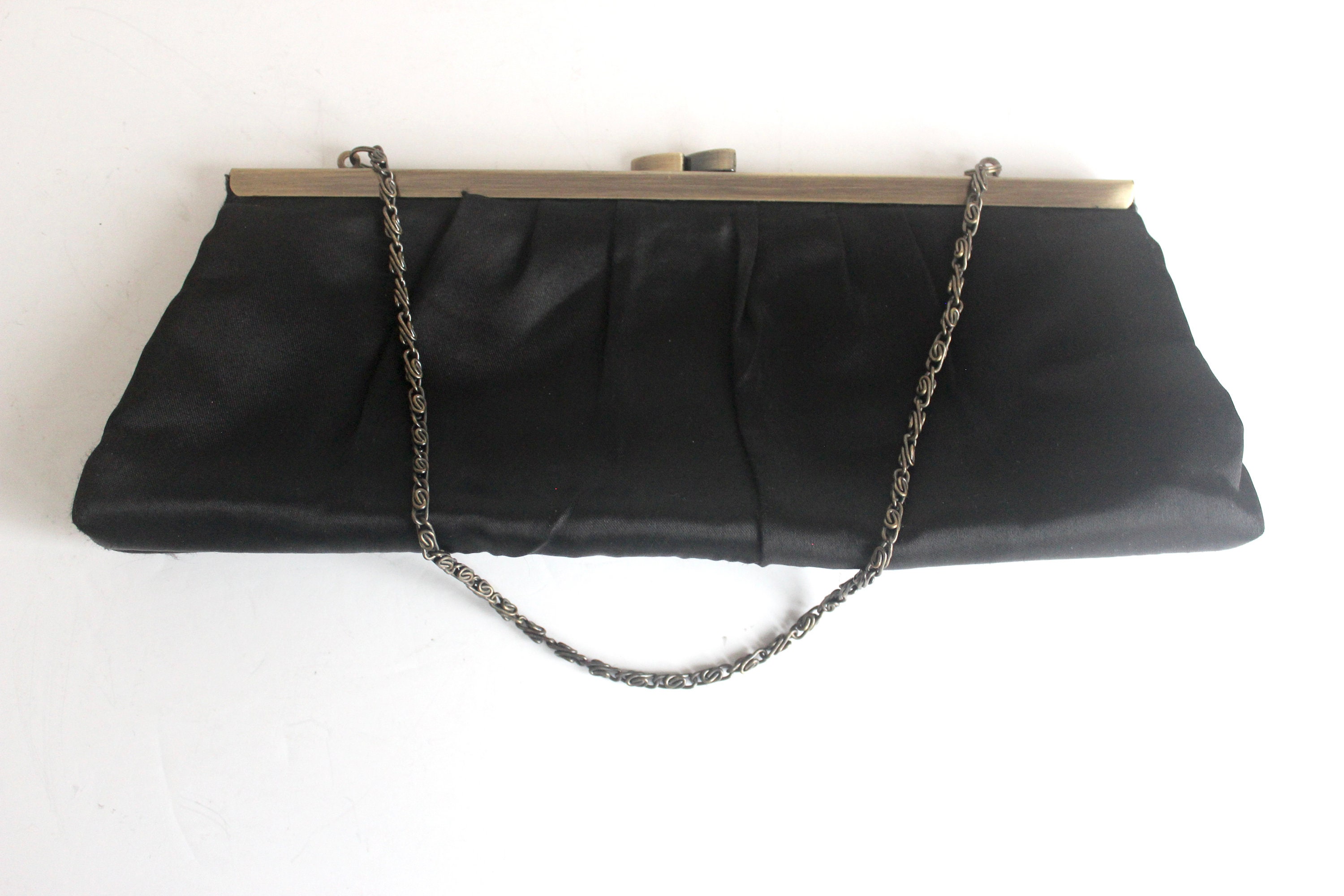 Pochette Vintage En Satin Noir Avec Fermoir Métal Doré - Porte-monnaie Ou Petite Sacoche D'occasion