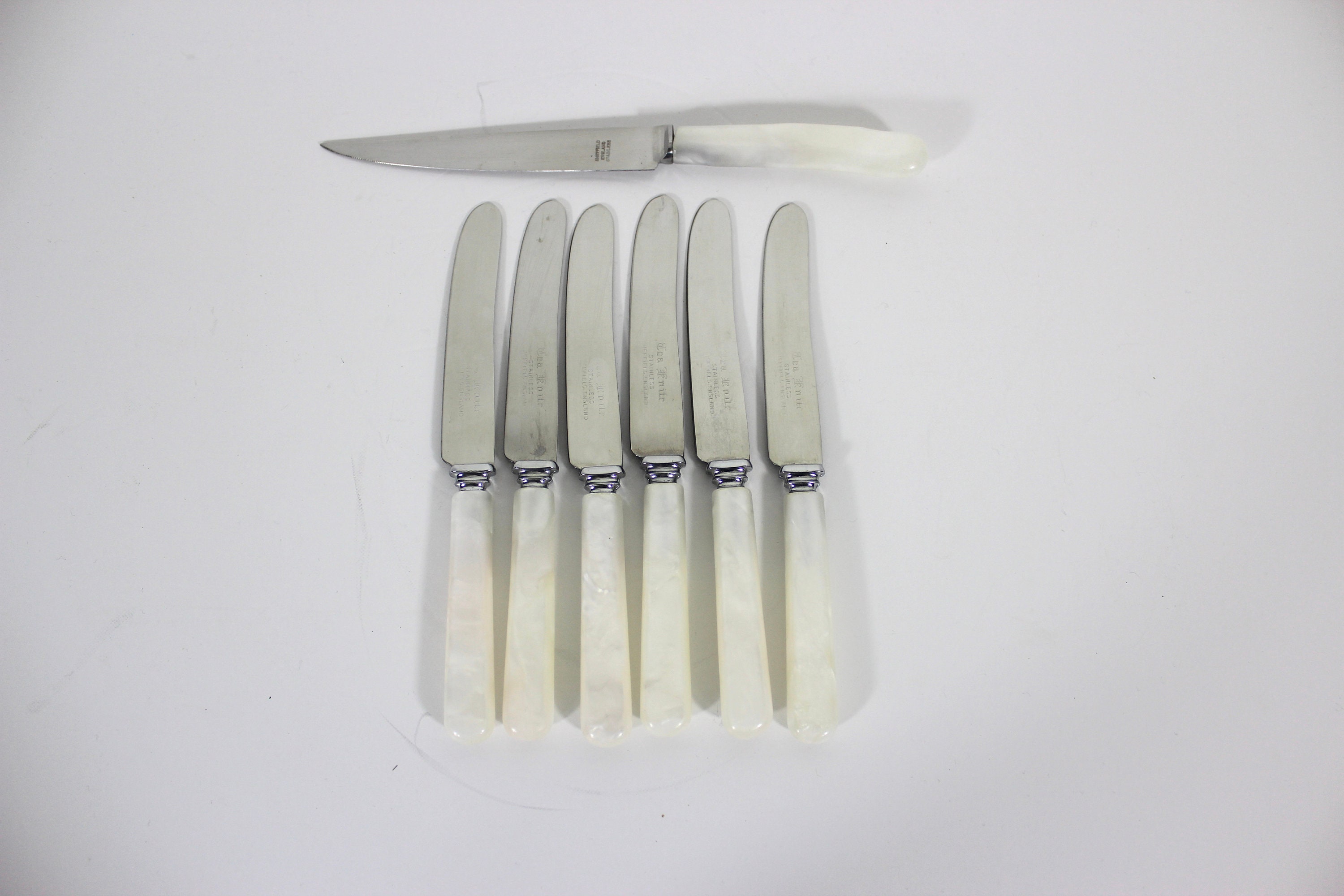 4 piece Regent Sheffield Cheese Knife Set Plastic Marbled Style Handles