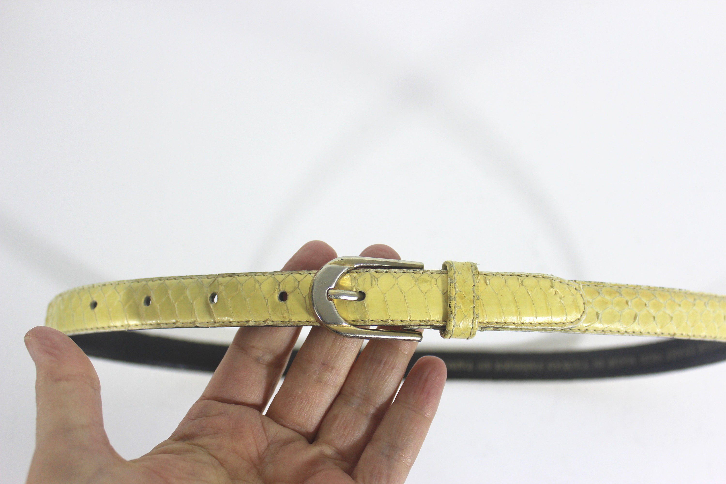 27”-31” Pale Yellow Genuine Snake Skin Belt Large M Vintage